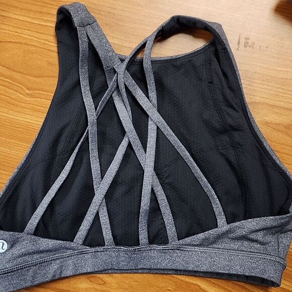 Lululemon Energy Sports Strappy Bra Size 4 - Picture 1 of 6